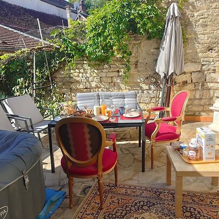Bed and Breakfast La Taniere Des Tanneries Tonnerre Esterno foto