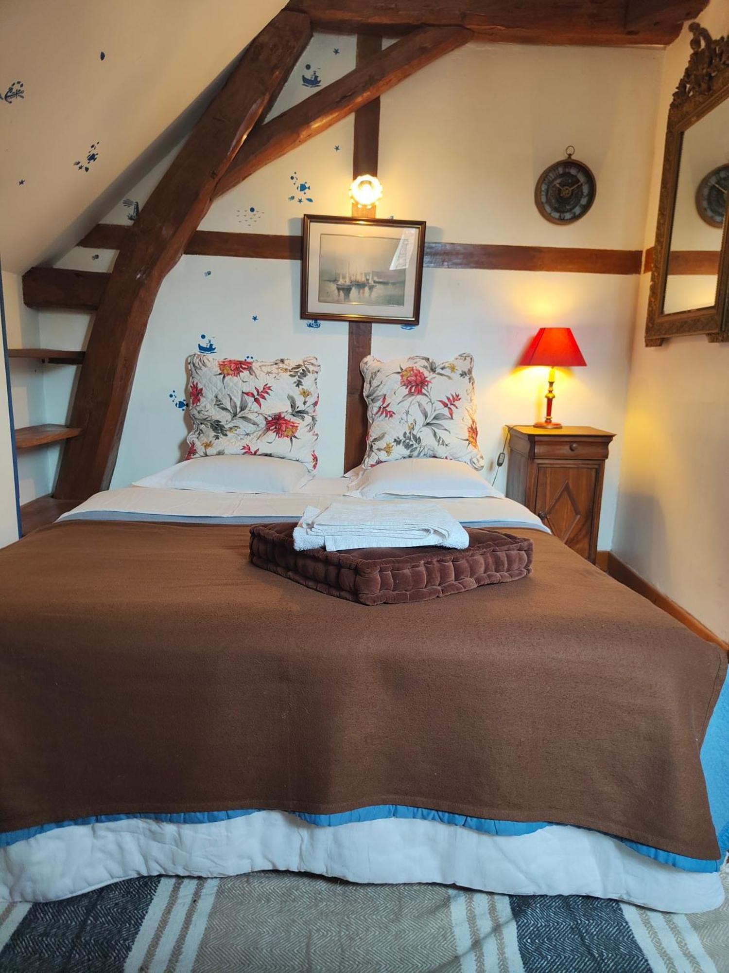 Bed and Breakfast La Taniere Des Tanneries Tonnerre Esterno foto