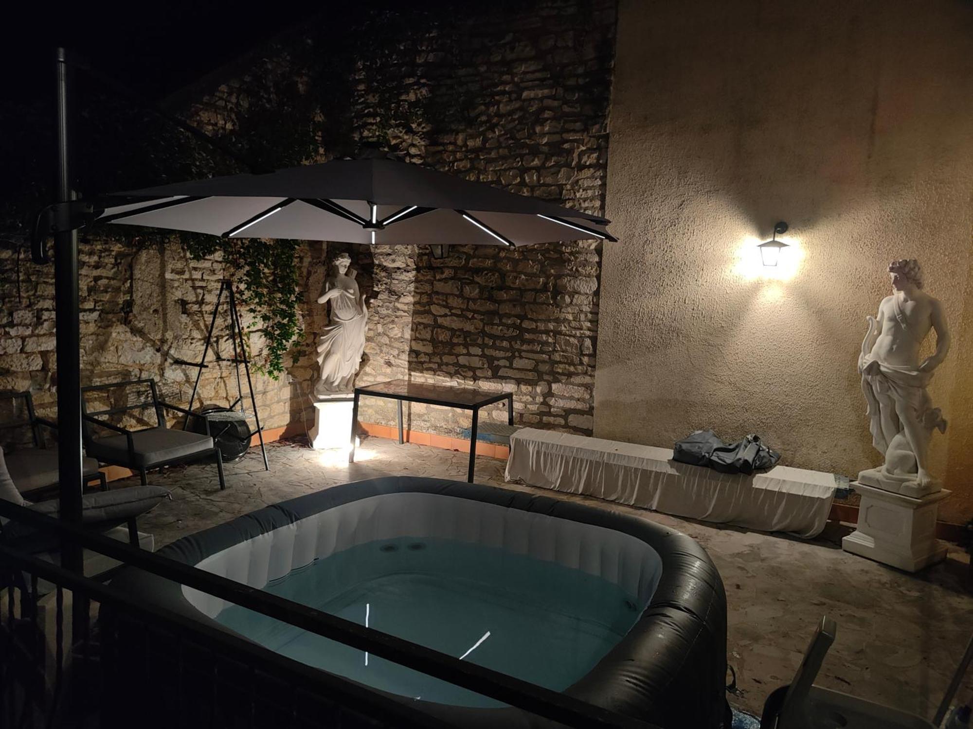 Bed and Breakfast La Taniere Des Tanneries Tonnerre Esterno foto