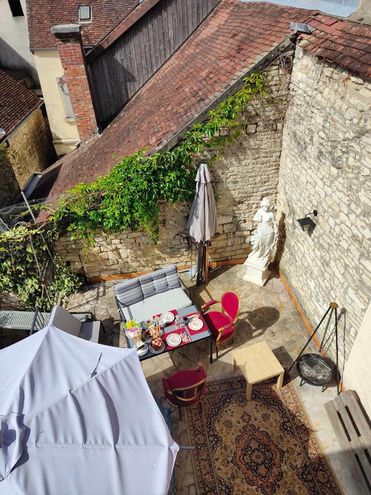 Bed and Breakfast La Taniere Des Tanneries Tonnerre Esterno foto