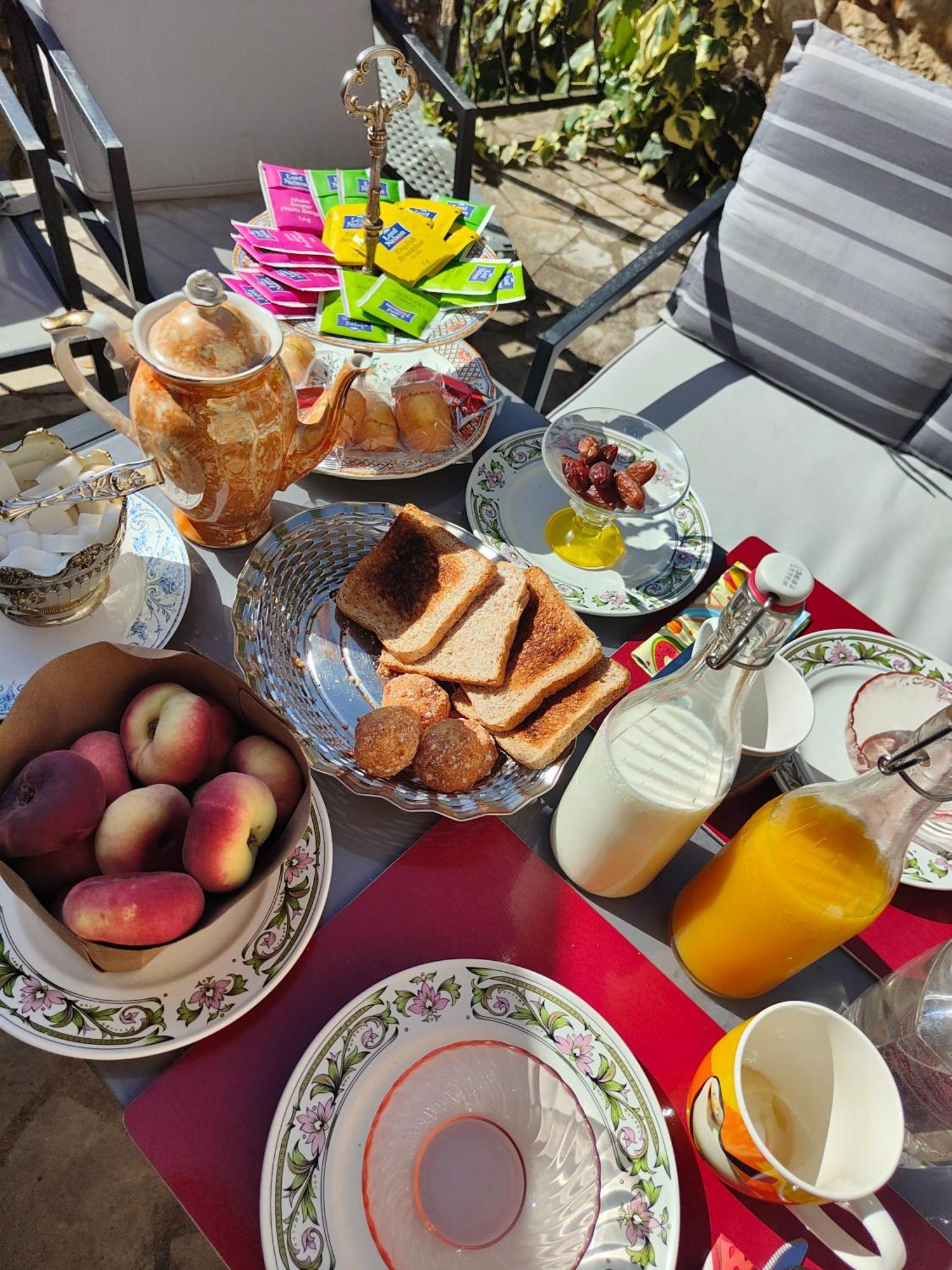 Bed and Breakfast La Taniere Des Tanneries Tonnerre Esterno foto