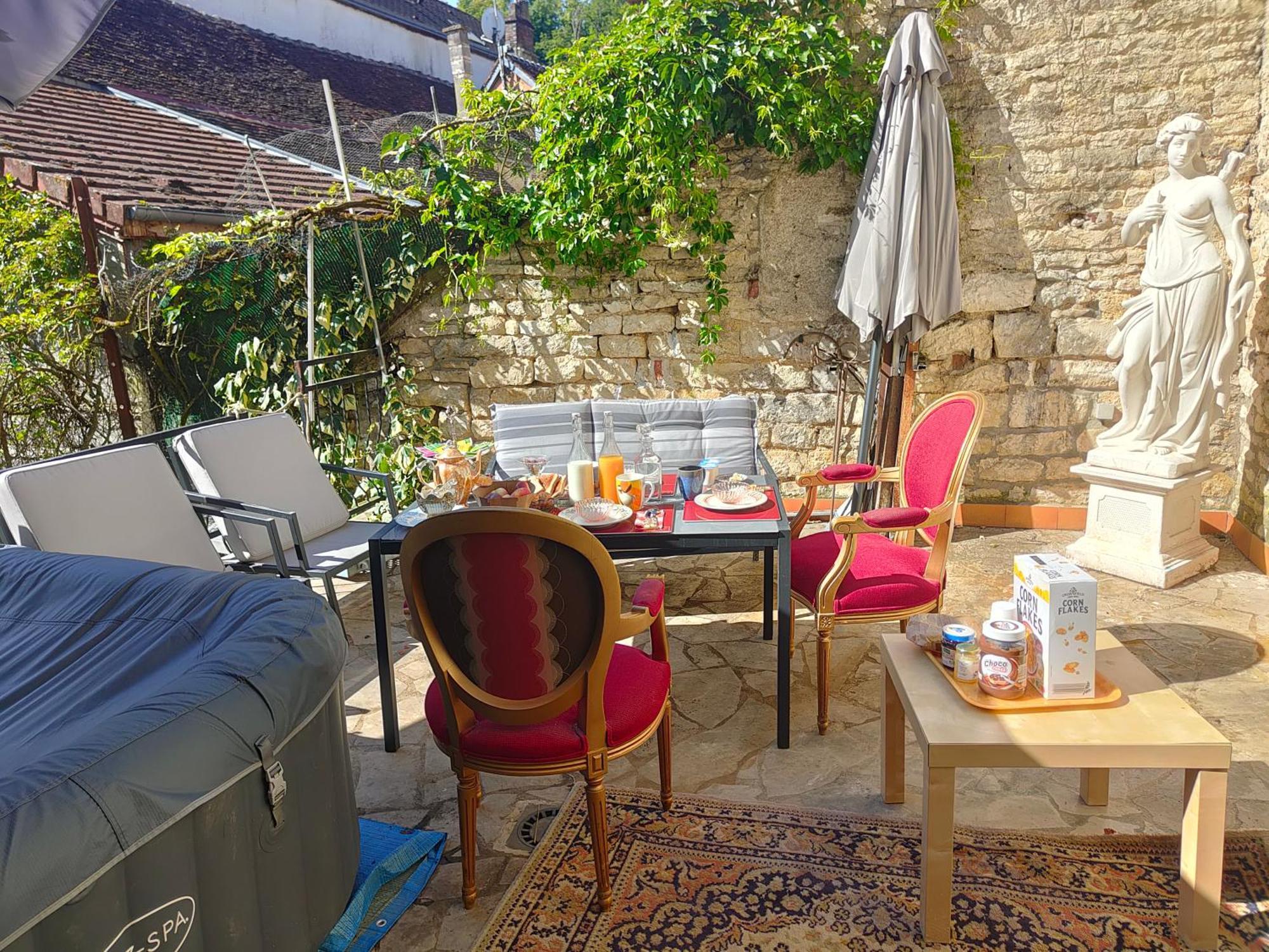 Bed and Breakfast La Taniere Des Tanneries Tonnerre Esterno foto