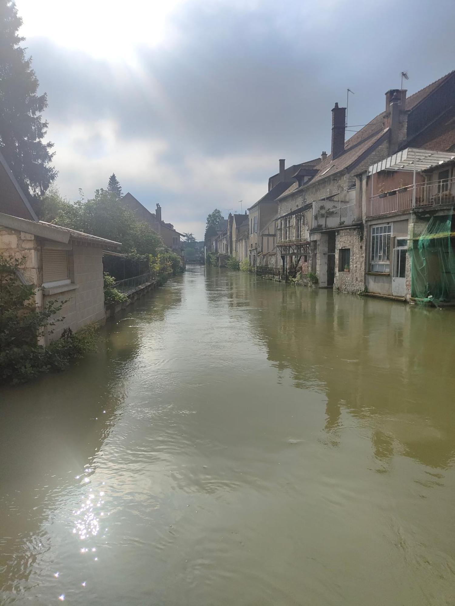 Bed and Breakfast La Taniere Des Tanneries Tonnerre Esterno foto