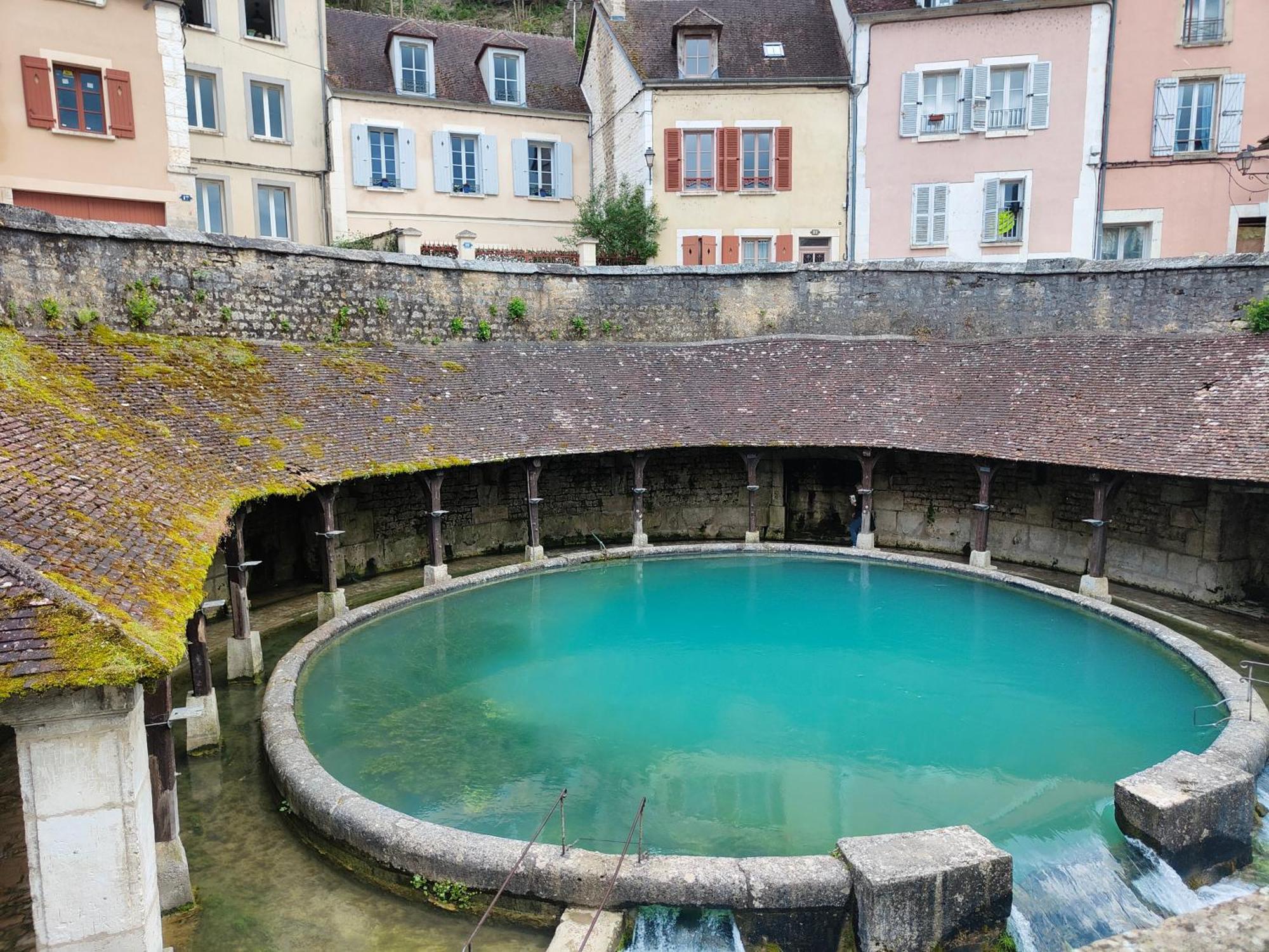 Bed and Breakfast La Taniere Des Tanneries Tonnerre Esterno foto